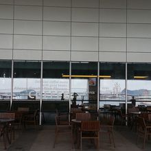 3階展望デッキのカフェ