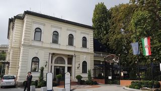 サンデーランチを食べに行ったのですが、ラフな格好だったので素通りしました