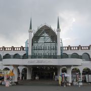 遊園地とお土産物屋さん