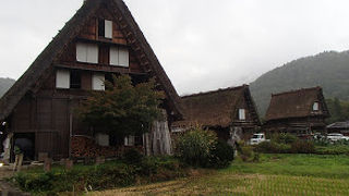 あいにくの雨でしたが、世界遺産の集落を観光して来ました。