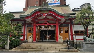 小倉の中心部に位置する神社です。