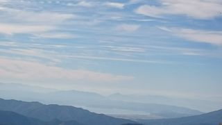 遠くに猪苗代湖他が見えます