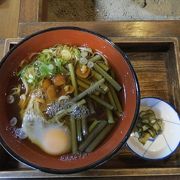 小国町にあるお蕎麦屋さん．飯豊連峰の麓にあるので，行くのは結構大変です．紅葉シーズンにはオススメ