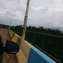 タクシーの窓から国境をパシャリ！