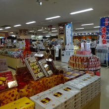 お土産品の品数は豊富です。