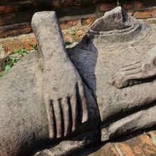 破壊された仏像