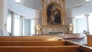 シンプルな白い教会