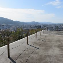 足もとが少しすくみます