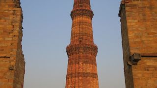 とても大きく緻密なミナレット