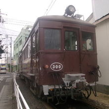 仏生山駅傍にはこんなレトロ車両も屋外展示されています