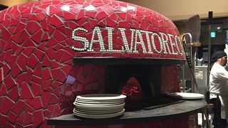 いつも賑わっているお店