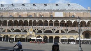 気品のある建物です