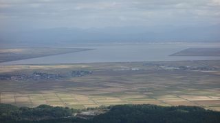 見晴らしがすばらしい。八郎潟がよく見えるのが最大のメリット。