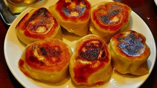 大きな餃子など、安いが、うまいものぞろいの店