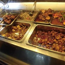 コムビンザン（指差しておかずを選ぶ）１品5,000ドンぐらい