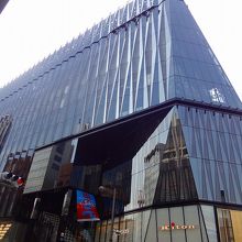 店内は案外、庶民的