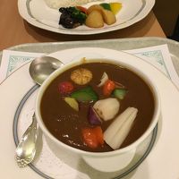 ルームサービスの野菜カレー