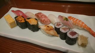まったく新鮮なネタのない高い寿司でした。