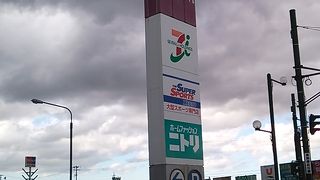 ２階建ての造りながら様々なお店があり、とても便利です