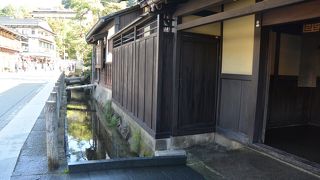 古い町並みと今