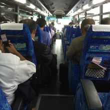 平日はビジネスマンだらけ