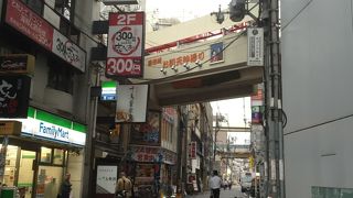 朝は普通の商店街