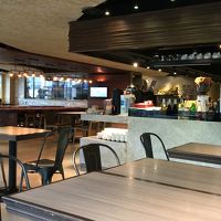 朝食は綺麗なレストランでバイキングです