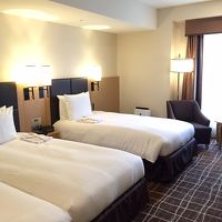 客室窓に向かって