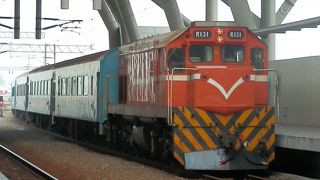 日曜の朝は駅前が市場に！