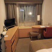 テーブルもあり机も広いです