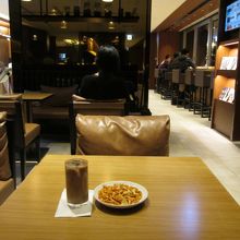 JAL国内線 サクララウンジ