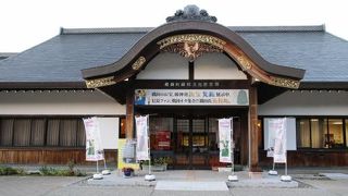 劔神社に隣接しています。劔神社参拝後に訪問されると良いでしょう。