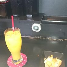 ランチセットについてくるサラダとドリンク