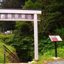 階段を下ります