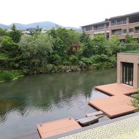 緑に囲まれたホテル