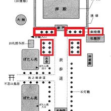 東照宮の燈籠は、銅燈籠が格が高く、社殿の近くに置かれています