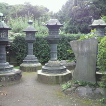 東照宮の完成に際して、諸大名は、競って燈籠を寄進しました。