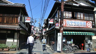 雰囲気のある商店街