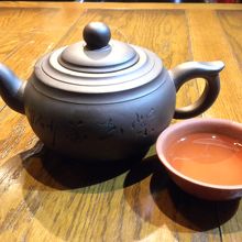 ジャスミン茶は一人に１ポット