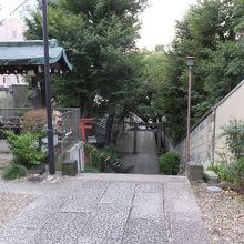 社殿から振り返ったところ。