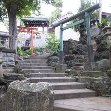 ２つの小さなお社。