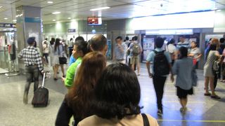 １時間遅くなるとかなり混雑します