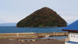 湯の島も見える