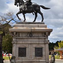騎馬像だーその２