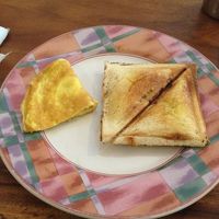 ジャッフル（バナナ）とオムレツ
