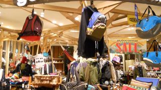 カジュアルウェアのショップです