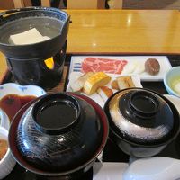 1階のレストランでの朝食、コーヒー付き