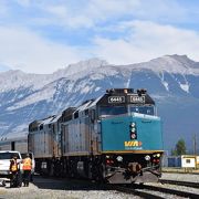 カナディアンロッキーの絶景を眺めながらの列車旅