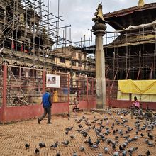右がジャガナラヤン寺院です