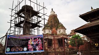 寺院の周囲が改修工事中でした